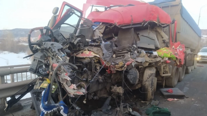 Водитель из Самары на большегрузе попал в тяжелое ДТП в Челябинской области