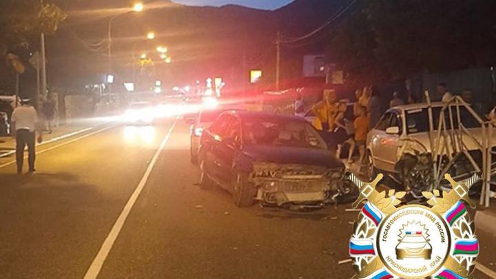 В Туапсинском районе в лобовом столкновении иномарок пострадали оба водителя