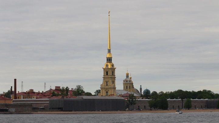 Набережные под водой. В Петербурге впервые за много лет наблюдается наводнение
