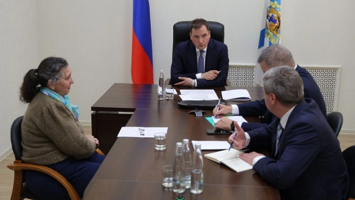 Автобус в деревню, жилье бойцам и чистая вода - Цыбульский провел прием граждан