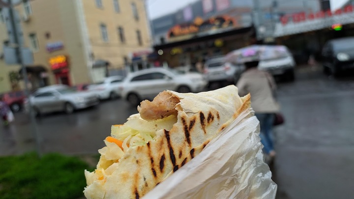 210 порций шаурмы может купить житель Новосибирска на среднюю зарплату
