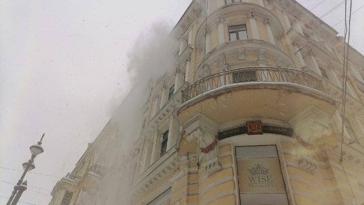 Сосули-убийцы нацелились на людей в ничейном Петербурге: женщина в коме, ребёнок — в больнице