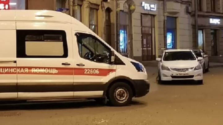 Машины в мясо, на асфальте сотрудник ДПС: в Петербурге очевидцы рассказали о ДТП на КАДе