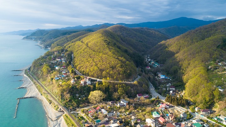 В Сочи ввели реверсивное движение на дороге возле села Головинка