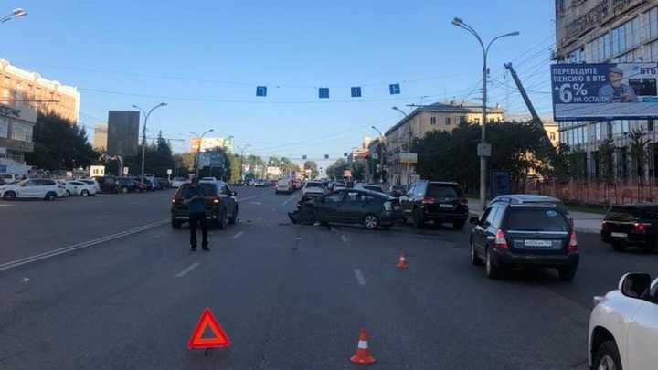 8-летняя девочка и её родители попали в больницу после ДТП в Новосибирске