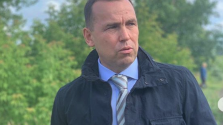 Губернатор Шумков поздравил работников торговли