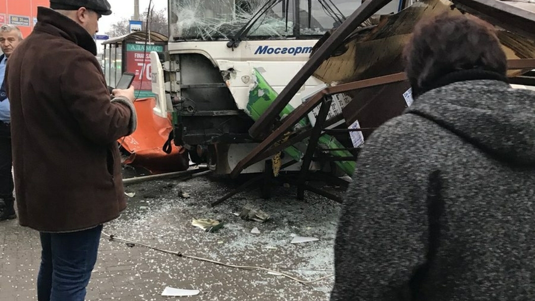 Эксперт: Наезд на остановку в Москве должен побудить мэрию к установке новых заграждений Эксперт: Наезд на остановку в Москве должен побудить мэрию к установке новых заграждений