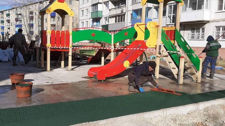 В Чите подрядчики не завершили вовремя ремонт дворов