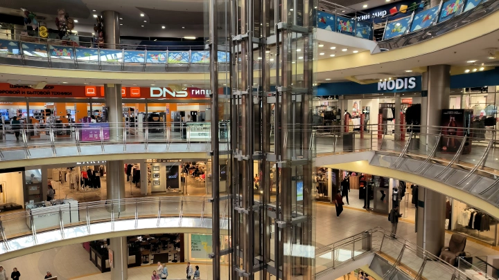 В Серпухове 11-летний мальчик упал с верхнего этажа ТЦ