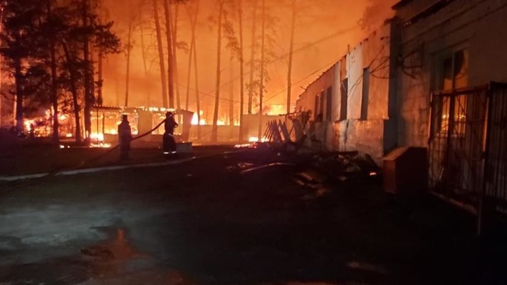 Владельцы сырзавода под Новосибирском понесли многомиллионные убытки из-за страшного пожара