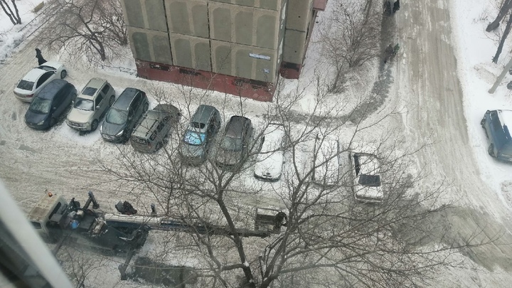 Мужчина выпал из окна новой квартиры в Челябинске
