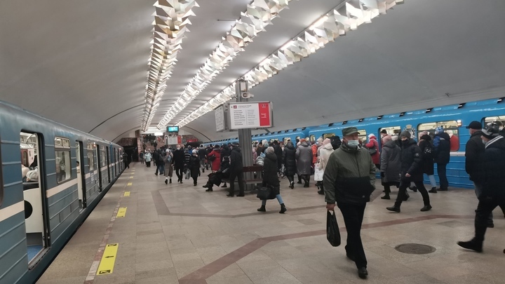 В метрополитене Новосибирска объяснили исчезновение лавочек на станции Сибирской