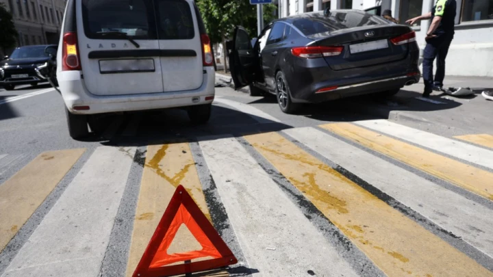 Смертельное ДТП в Нижнем Новгороде: Автомобиль вылетел прямо на остановку