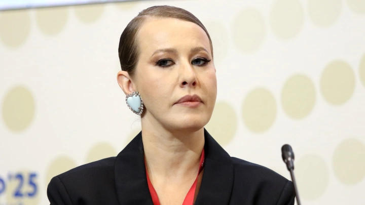 Собчак обвинили в фейке после публикации видео с дремлющим на ПМЭФ Слуцким