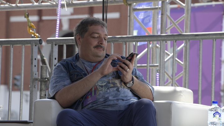 Bellingcat снова отравили Дмитрия Быкова: Следы новичка обнаружены в луже...