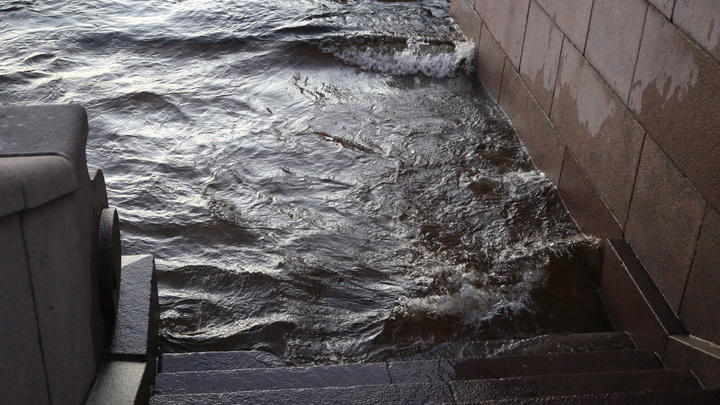 Не будет ни набережных, ни мостов, ничего: что произойдёт, если Нева рванёт, как Днепр