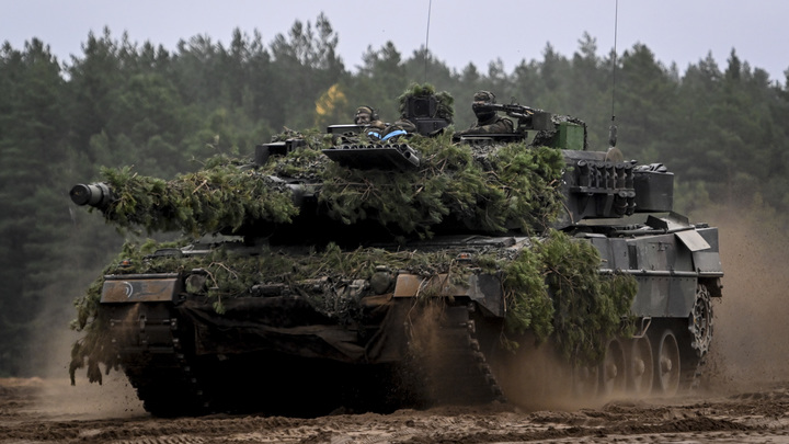 В районе Хельсинки очевидцы заметили танки Leopard