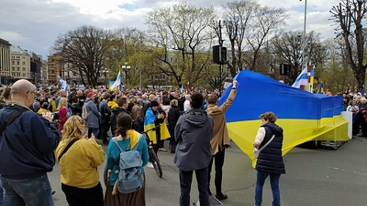 Дудчак: Деньги кончились - украинских беженцев выселяют. Не помогли даже обнимашки Зеленского