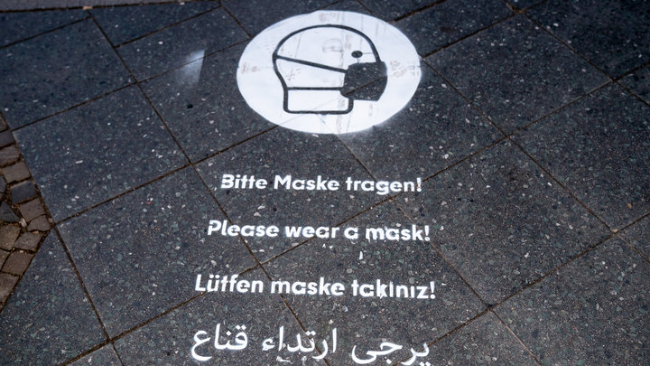 Помирать, так с музыкой: Маска от COVID по спецфасону очаровывает и пугает