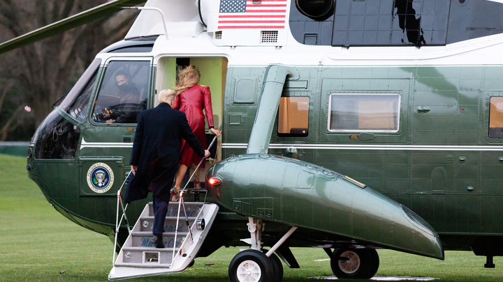 Трамп улетел: Вертолёт 45-го президента США покинул площадку у Белого дома