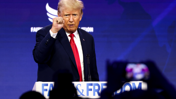 Трамп пообещал выкинуть на помойку извращенцев и их псевдоценности