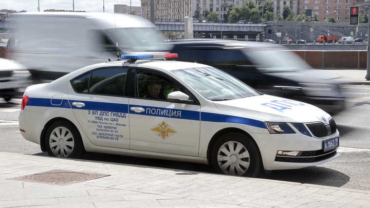 На Екатеринбургской кольцевой автодороге бензовоз протаранил легковой автомобиль