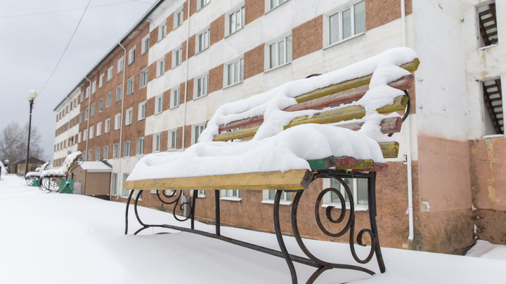 Природа берёт своё: Мощный ветер сносит людей на улицах в Якутии