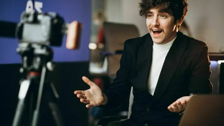 Пропали с телеэкранов. Пять телеведущих, покинувших Россию – как им живётся за границей?