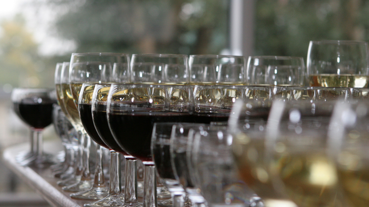 За июль, август и сентябрь в Анапе изъяли более 8 тонна контрафактного спиртного