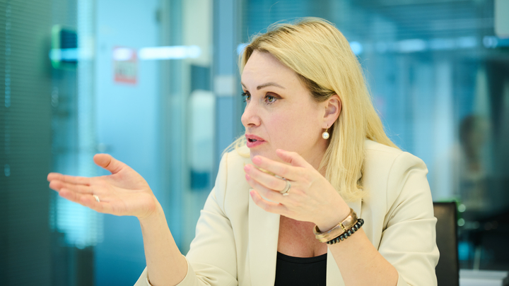 Овсянникова публично обвинила руководство России в ужасных преступлениях на Украине