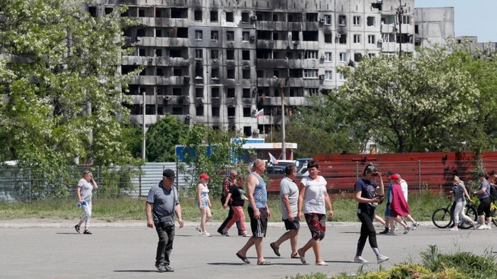 Не удержались при отступлении: Укронацисты сожгли тонны зерна в Мариуполе