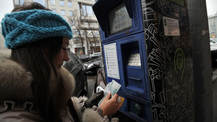Екатеринбургские водители начали получать штрафы за неоплаченную парковку