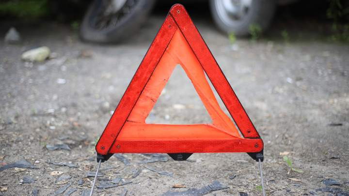 В Краснодаре троллейбус протаранил легковушку