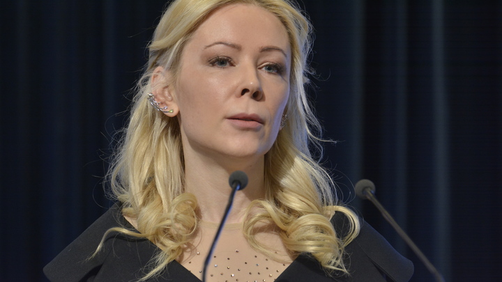 Девушка-блогер на камеру плевалась на плакат с добровольцами СВО. За дело взялась Мизулина