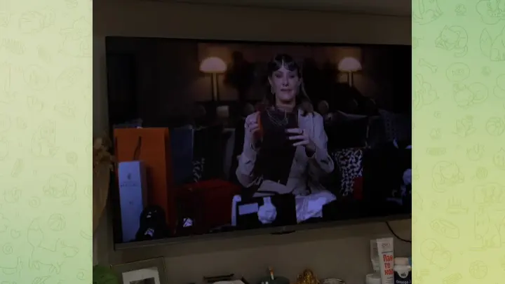 Вазы с голыми бабами: Собчак показала распаковку подарков на день рождения