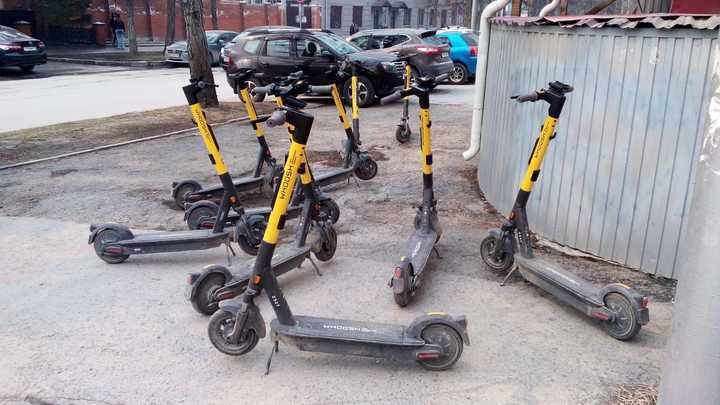 С набережной Геленджика уберут самокаты