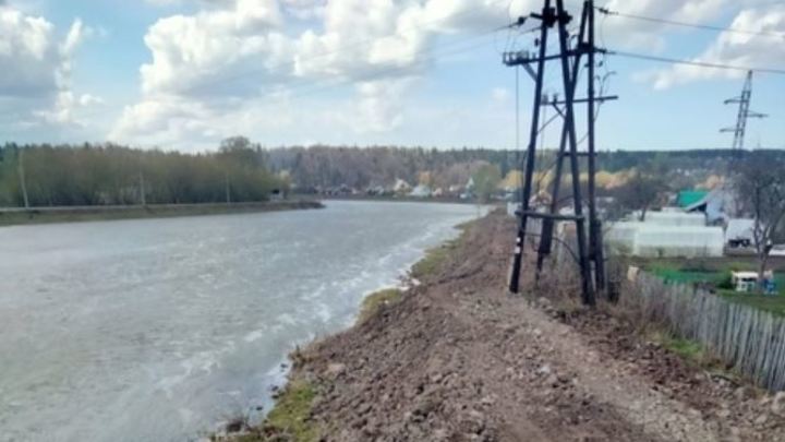 Это шлак: в минэкологии объяснили, чем отсыпали берег в Челябинской област