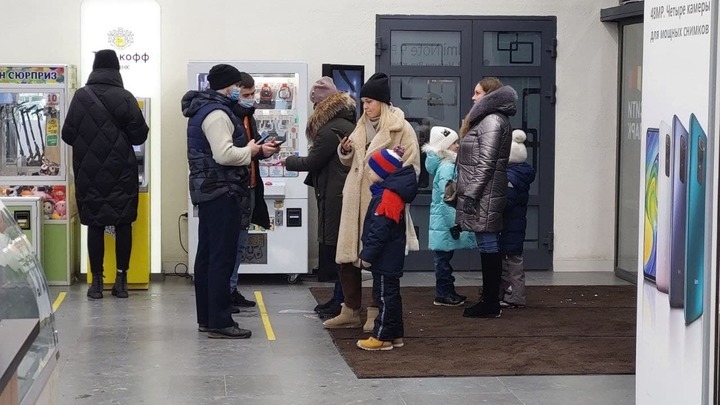 В Кузбассе проверяльщик сертификатов о прививках назвал себя QR-менеджером