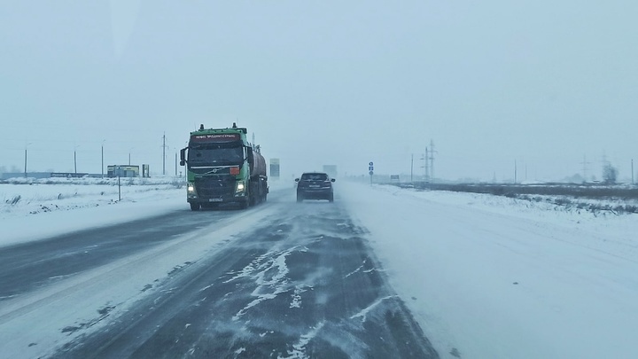 Трасса М-5 Челябинск встала в пробку из-за снега и гололедицы