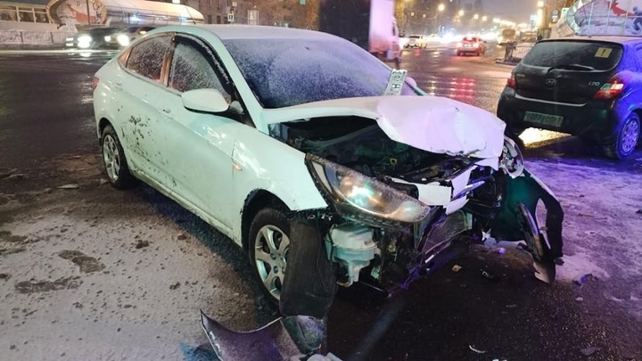 В Самаре при столкновении двух иномарок пострадала женщина