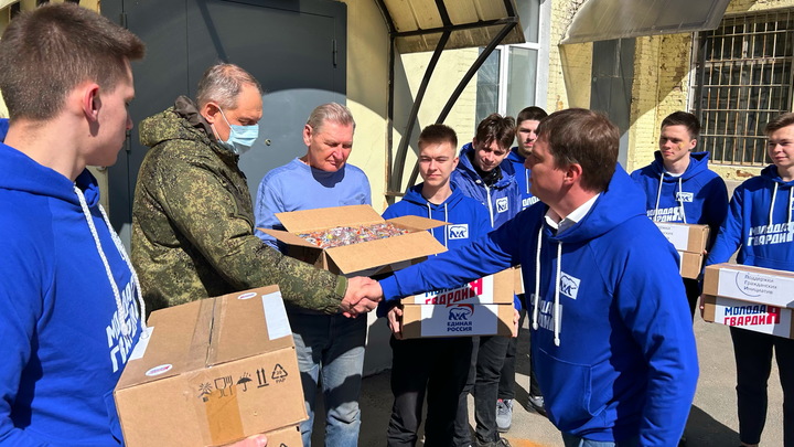 Военнослужащим в нижегородском госпитале передали более трёхсот куличей