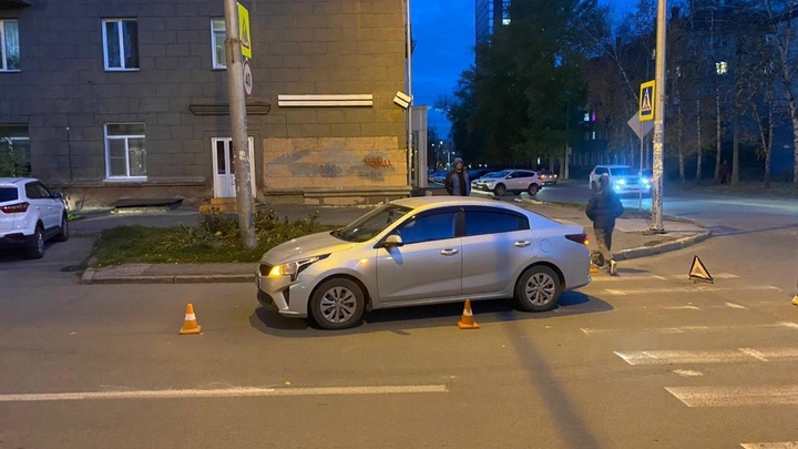 В Новосибирске машина сбила 12-летнего велосипедиста на пешеходном переходе