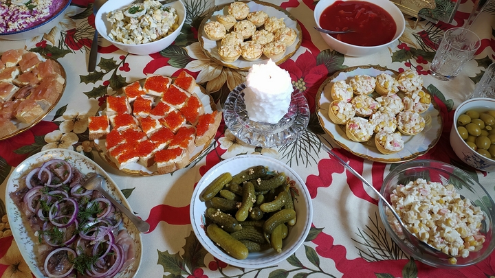 Диетолог свердловского минздрава рассказала, как накрыть новогодний стол без вреда для здоровья