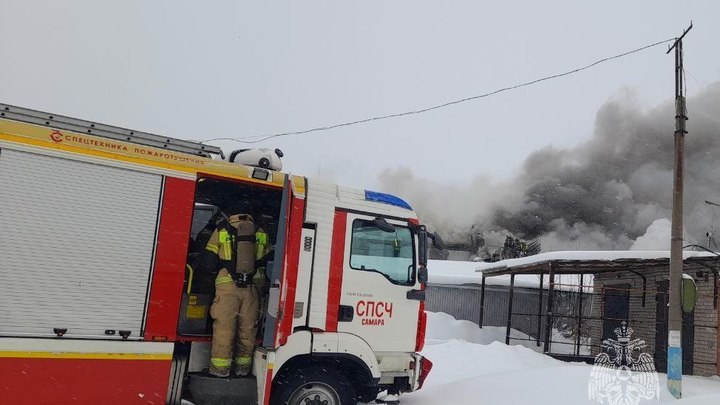 В Советском районе Самары произошел крупный пожар