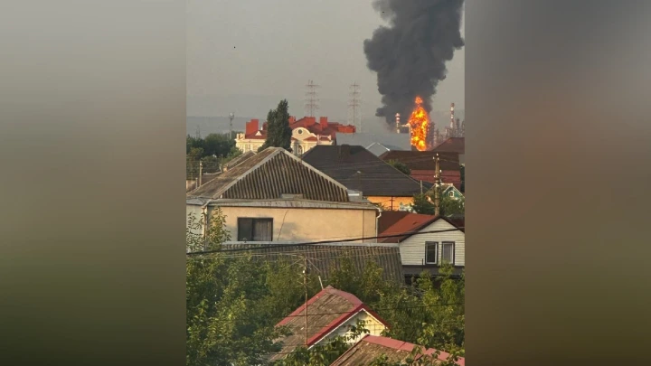 Атака дронов 7 августа: взрывы в Новороссийске, Крымский мост перекрыт, видео
