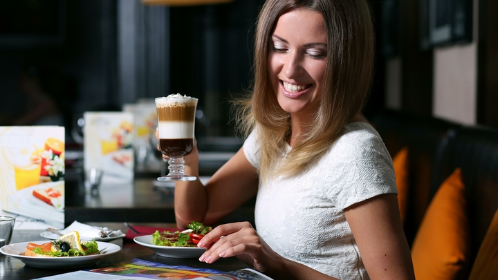 Кофе каждый день на 8% снижает риск развития болезни Альцгеймера – исследование