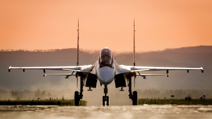 Перехват над Чёрным морем: Российский Су-30СМ поприветствовал самолёты-разведчики НАТО