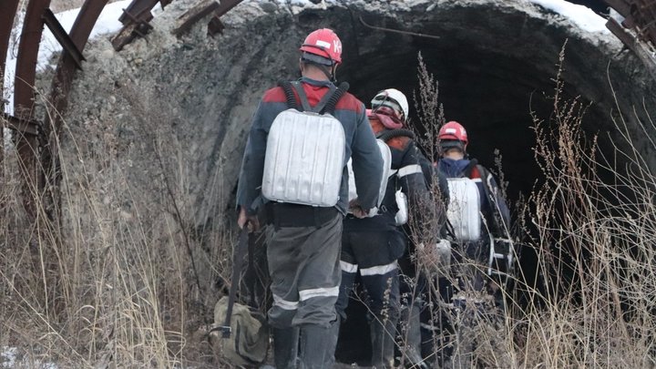 В Кизеле на месте закрытой шахты образовался большой провал