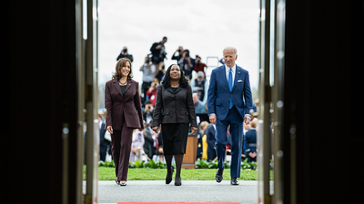 Экс-помощница Байдена Рид: народу США надоела русофобская политика Белого дома