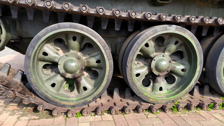 В Мелитополе демонтировали советский танк Т-70